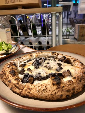 Umbrian black truffle pizza